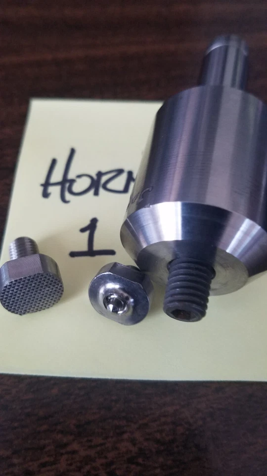 40 kHz Titanium 1/2" tapped catenoidal horn - w/ 3 titanium tips. Branson/Dukane - Image 2 of 2