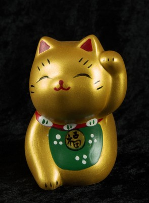 Japanese Bobtail Cat Figurine - Resin - Maneki Neko - Gold - 205 D3