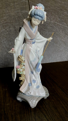 Lladro Porcelain TERUKO 1451 Geisha w/ Parasol Figurine - 11''