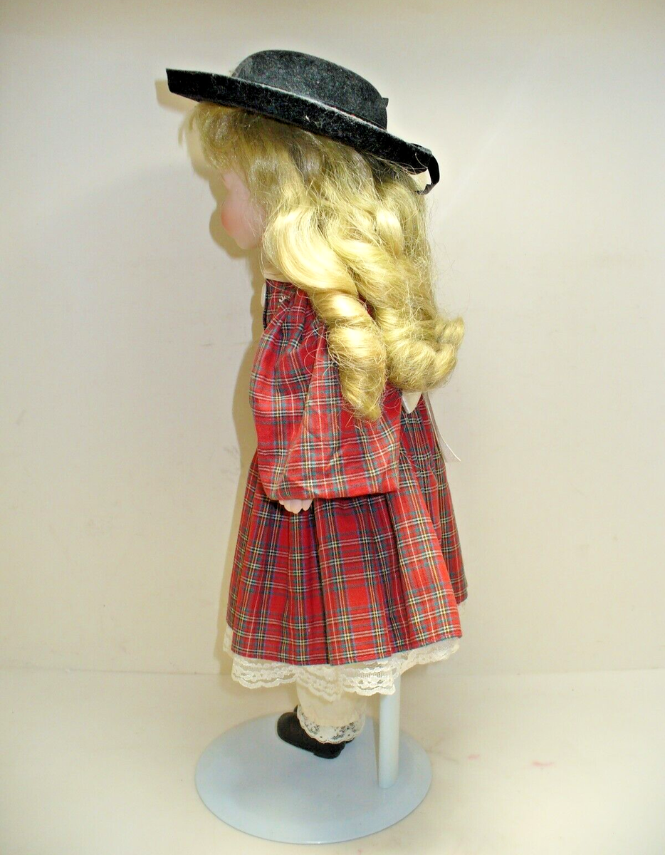 Seymour Mann Porcelain Connoisseur Collection MCMXCII Doll Carla w