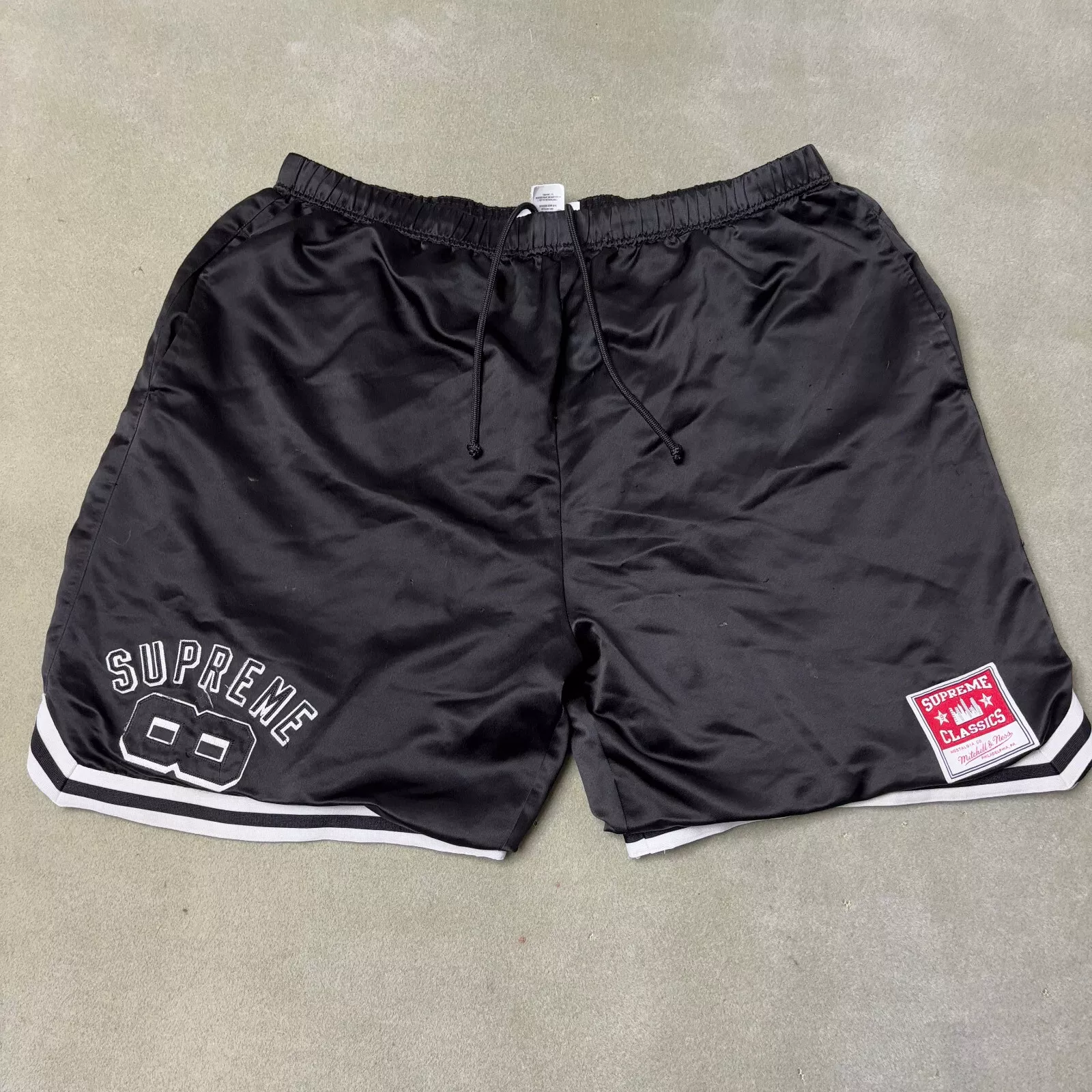 Short de basket satin Supreme Mitchell & Ness noir homme taille XL