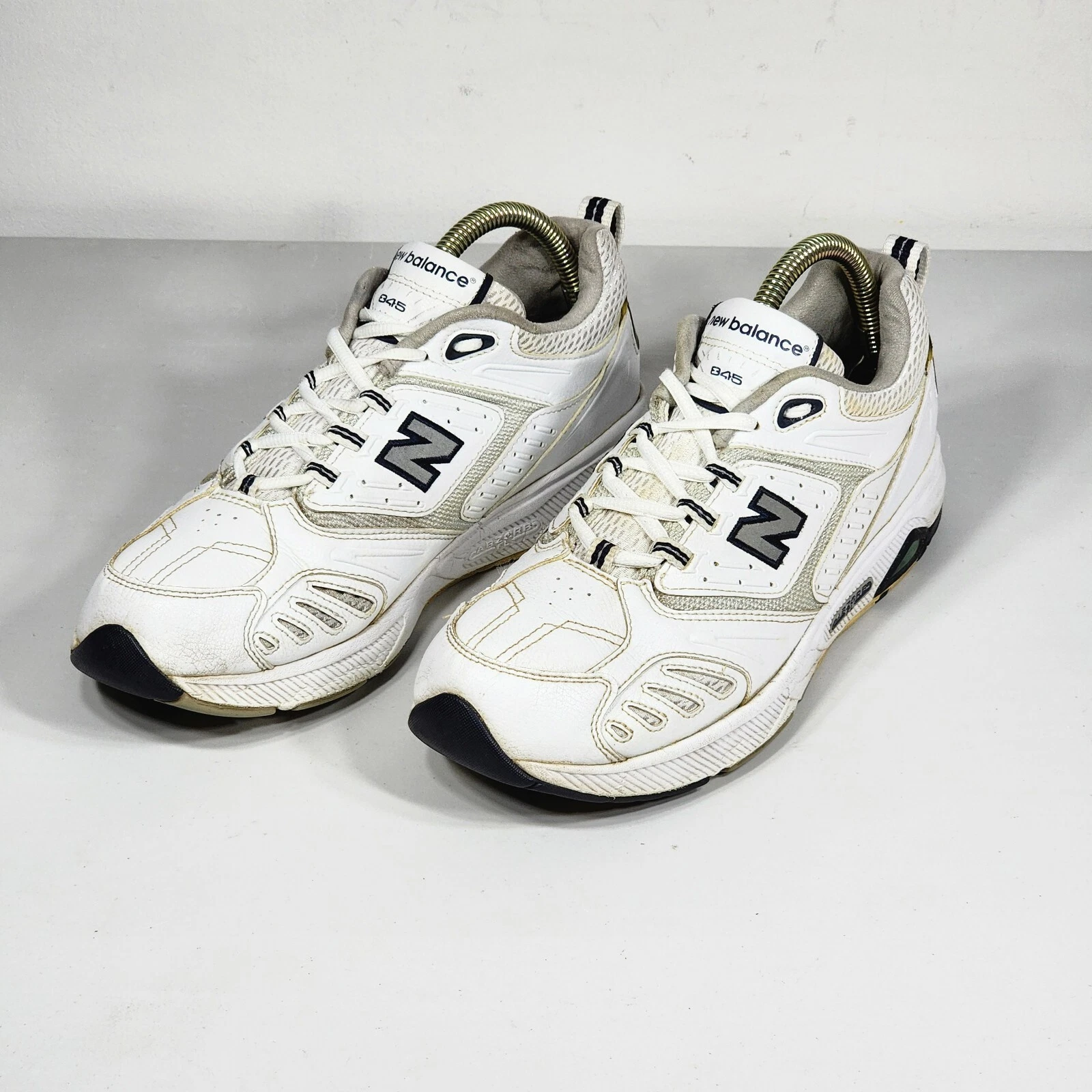 New Balance Mens 845 Walking Shoes White Gray MW845WN Lace Up Low Top Logo 9.5 D