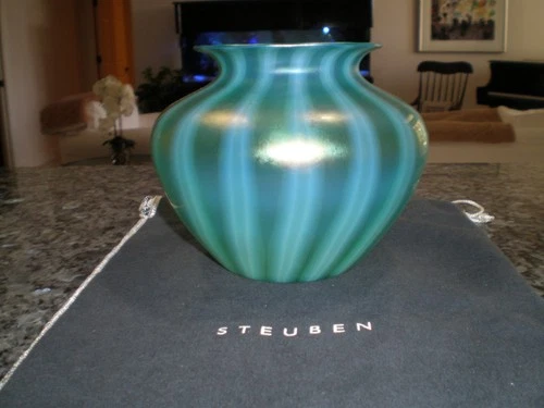 Steuben Vintage Jade Green Oriental Poppy Vase - 5" Tall - VG to EX Condition