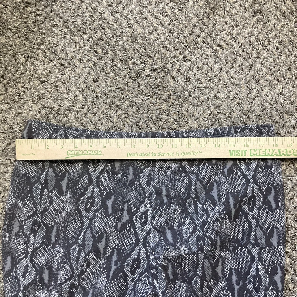 Isaac Mizrahi Live! Calça feminina tamanho 18W pele de cobra sintética cinza elástica - Imagem 4 de 4