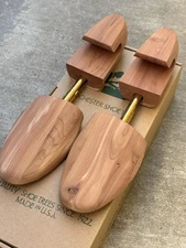 Pair of Dillard's Men's Cedar Wood Shoe Rochester Shoe Tree Co Size 8W- 10M