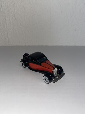 Vintage 1980 Hot Wheels Black Red '37 Bugatti Royale White Wall