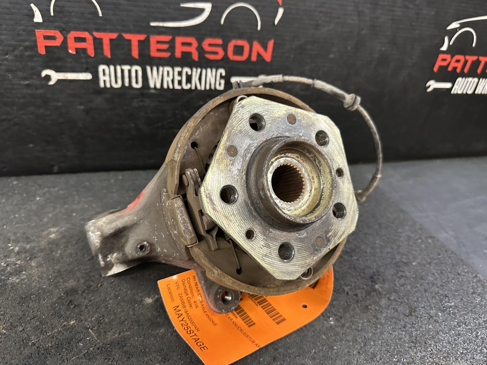 02-06 MASERATI SPYDER REAR PASSENGER RIGHT RH STUB AXLE KNUCKLE