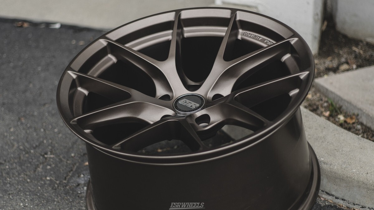 esr-rf2-19x9-5-22-19x10-5-22-5x114-3-matte-bronze-staggered-set-of-4