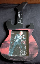 Johnny Hallyday-Ancienne guitare cadre photo - Collection officielle Fan Avenue