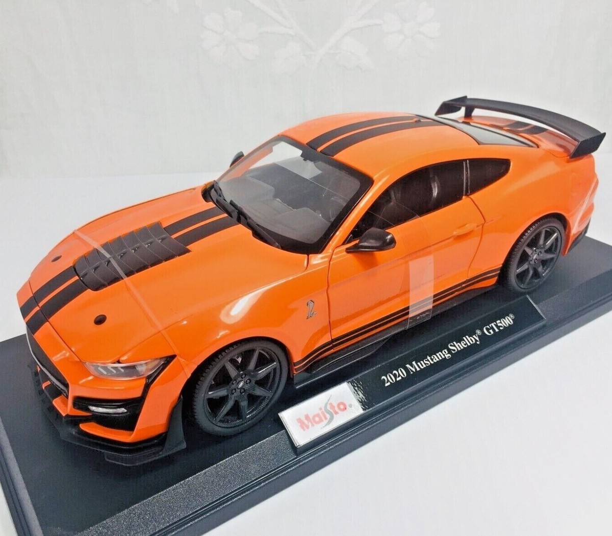 2020 Ford Mustang Shelby GT500 , Maisto 1:18 Scale ORANGE Diecast