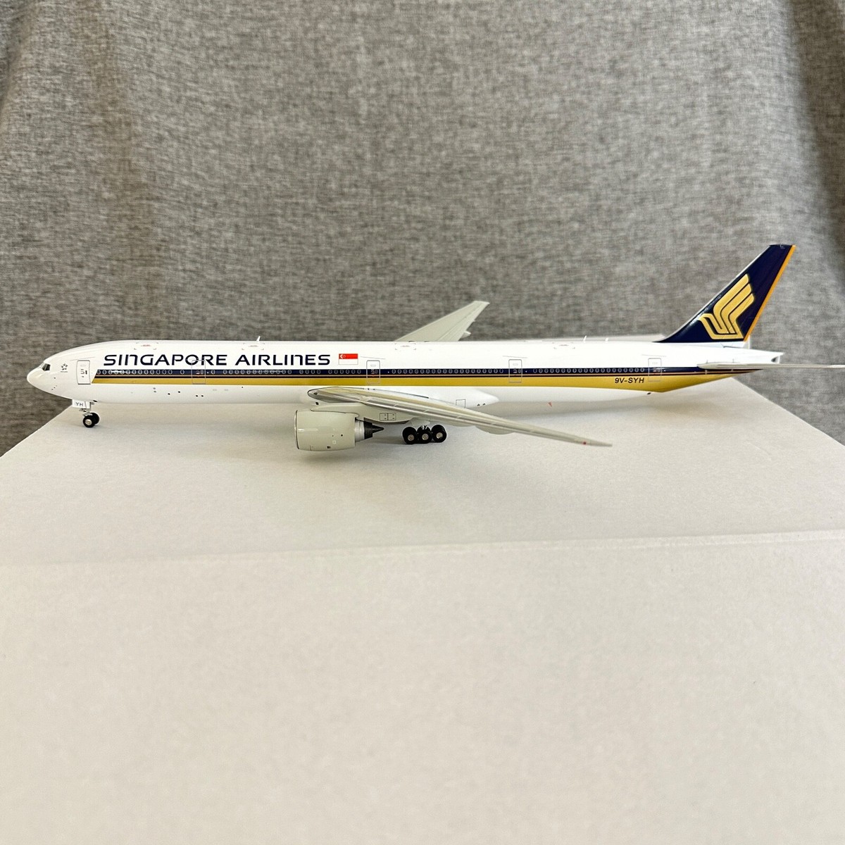 1/200 Diecast Singapore Airlines B-777-312 Jubile Airlines 1/200 Diecast Singapore Airlines B-777-312 Jubile Airlines