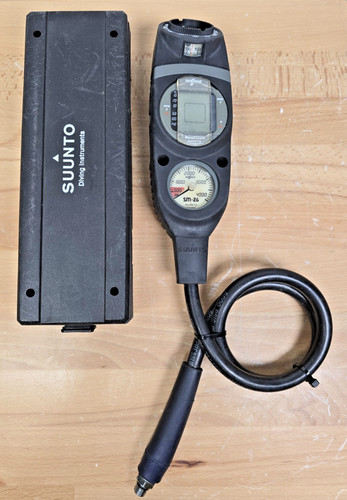 Suunto Seaquest SM-26 Gauge Console Dive Computer Compass SPG Hose Case