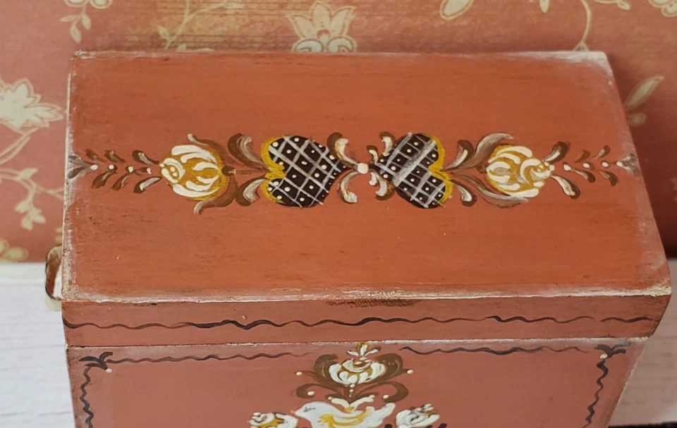 Baúl de arte popular muebles miniatura para casa de muñecas Foto 4 de 4