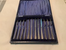 ANTIQUE CASED SET 12 SILVER PLATE FRUIT DESSERT CUTLERY 6.5”LONG