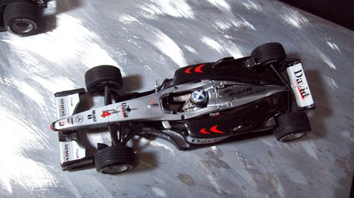 1/43 TWIN SET McLAREN MERCEDES MP4/15 2001 THANKS FOR THE MEMORIES HAKKINEN/COUL - Bild 8 von 9