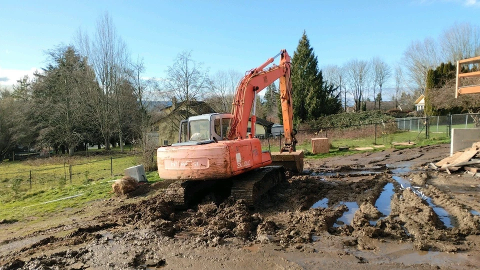 Excavadora Hitachi EX150LC-5 Foto 3 de 4