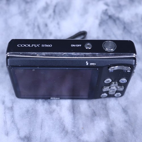 Cámara digital Nikon Coolpix s560 10 MP con estuche Lowepro lector de tarjetas y cargador - Imagen 6 de 15