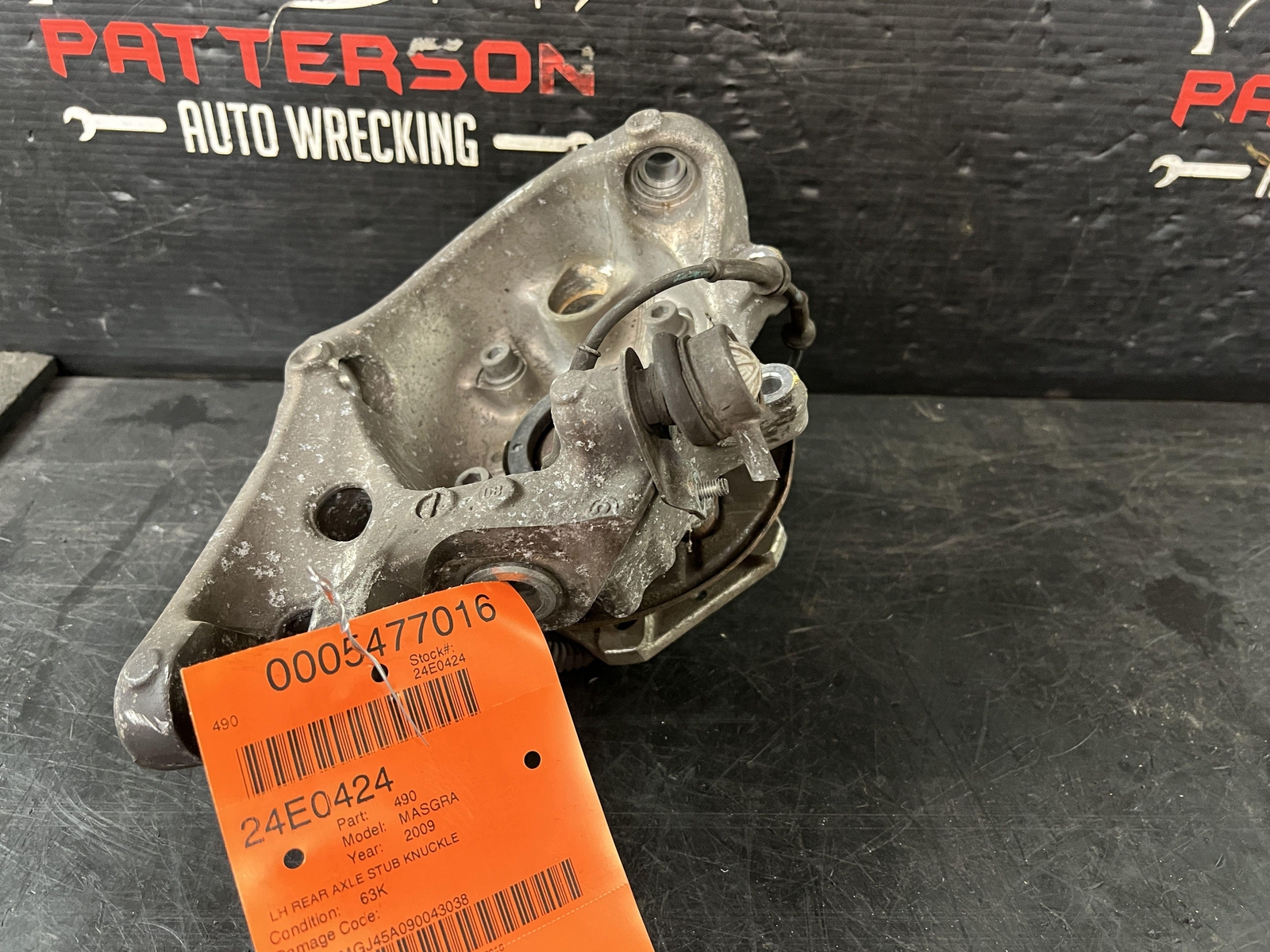 08-19 MASERATI GRANTURISMO REAR DRIVER LEFT AXLE STUB KNUCKLE