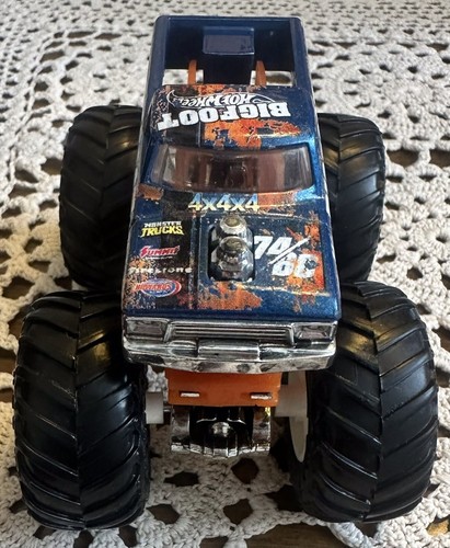 Hot Wheels Monster Jam Bigfoot Monster Truck 1:64 2021 - Picture 2 of 10