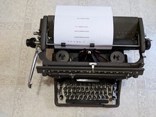 Underwood Master Manual Typewriter, Vintage 1930's-1940's. Works. thumbnail