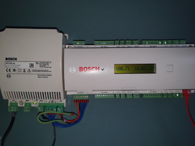 Bosch Zutrittsmanager APC-AMC2-4R4CF mit Netzteil APS-PBC-60