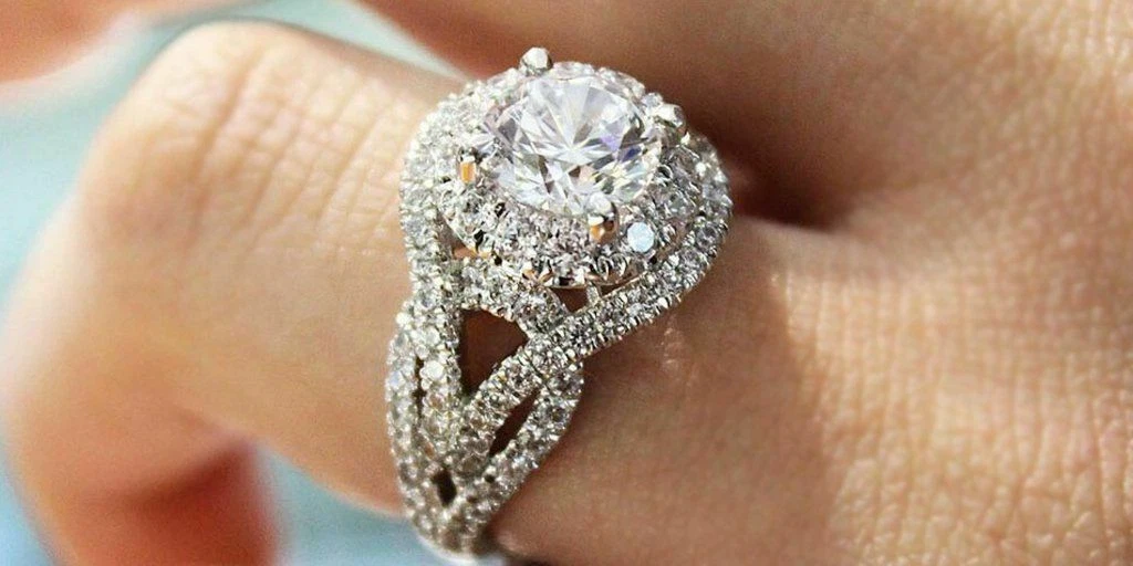 Single halo engagement ring deals
