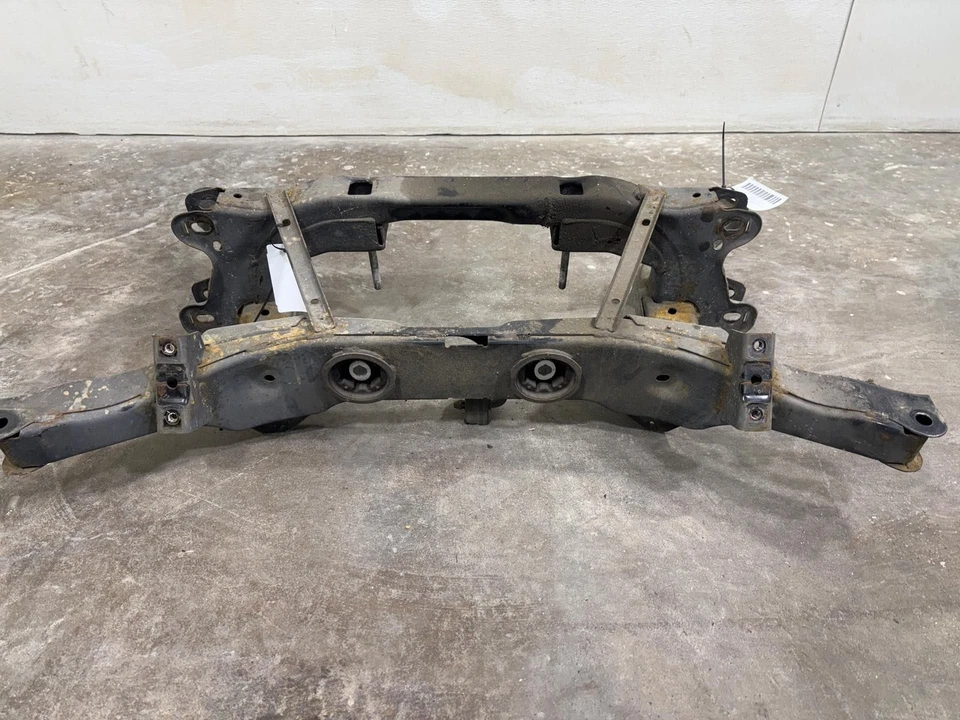Chevrolet Equinox 2007-2017 AWD subchasis trasero cuna travesaño OEM Foto 2 de 4