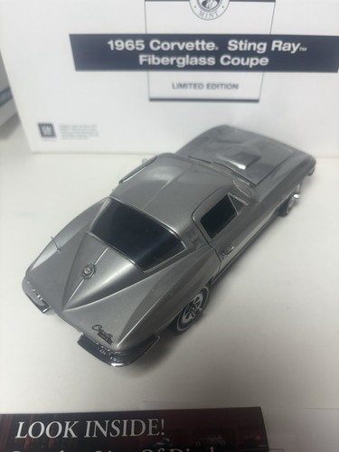 Corvette Sting Ray 1965 Franklin Mint carrocería de fibra de vidrio 1:24 LE 600/1965 S11E932 - Imagen 4 de 17