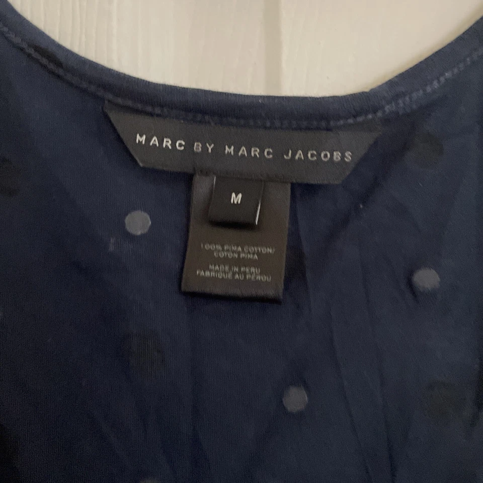 Camiseta sin mangas MARC BY MARC JACOBS talla M azul marino con cuentas 100 % algodón Pima excelente venta Foto 2 de 4