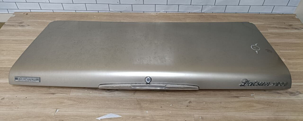 ダットサン　B110 サニークーペのリアトノカバー Datsun Sunny 1200 B110 Deluxe GX SEDAN Rear Bonnet Trunk 1970-1973