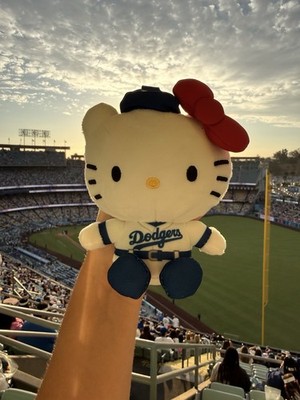Hello Kitty and Friends  Los Angeles Dodgers  Plush Clip 2026 Limited Edition