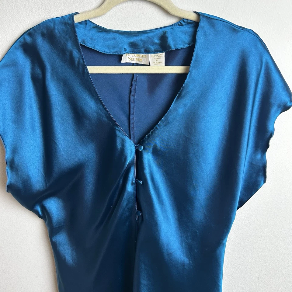 Vestido camisa de dormir vintage Victoria's Secret Gold Label cetim azul-petróleo tamanho: M - Imagem 2 de 4