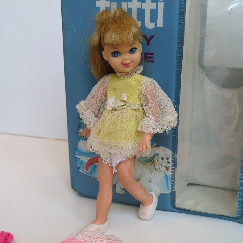 Vtg Mattel Babie's Sister Tutti Swing a Ling & Buffy Doll + Clothing & Play Case - Image 2 of 4