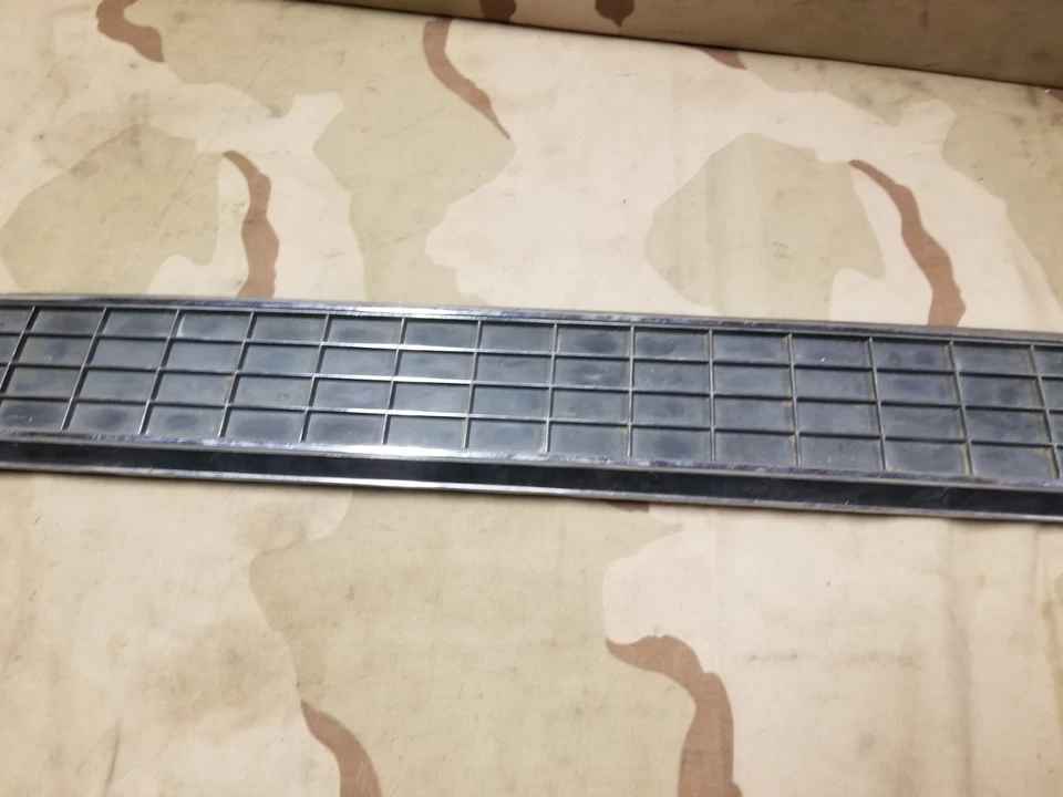 Ford Torino 1970 panel trasero cromado acabado negro OEM FoMoCo 70 D00B-65423A40A Foto 4 de 4