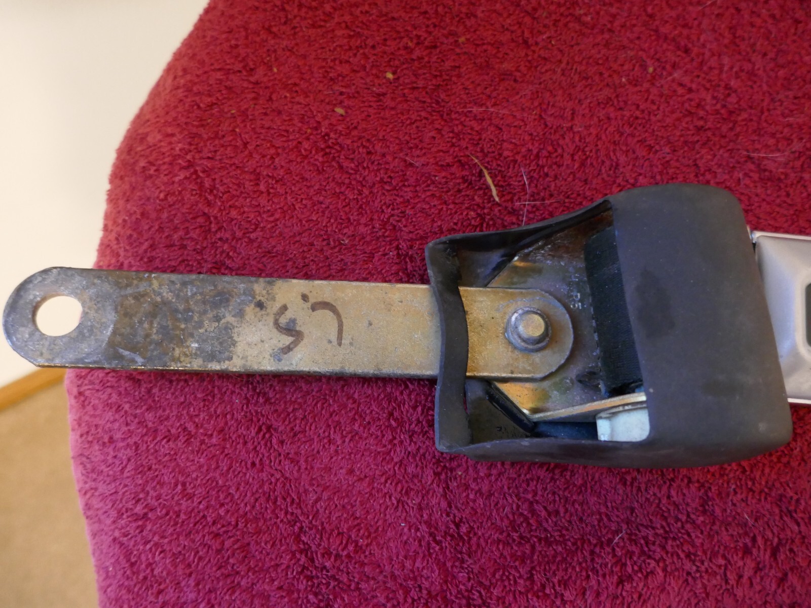 196667 CORVETTE ORIGINAL USED BLACK SEAT BELT MALE RETRACTOR (1) GM