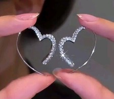 ♡Gorgeous Silver Finish Sparkly Diamante Heart Thread Through Earrings NEW♡