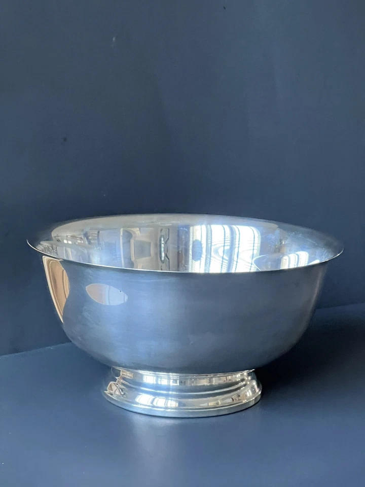 Vintage. WM Rogers Paul Revere Reproducción 9"" cuenco con patas plateado. Foto 2 de 4