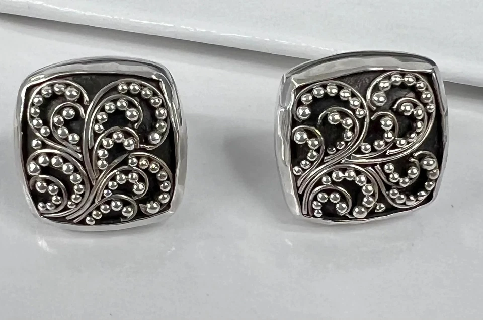 Aretes granulados Lois Hill de plata de ley con forma de cojín Foto 2 de 3