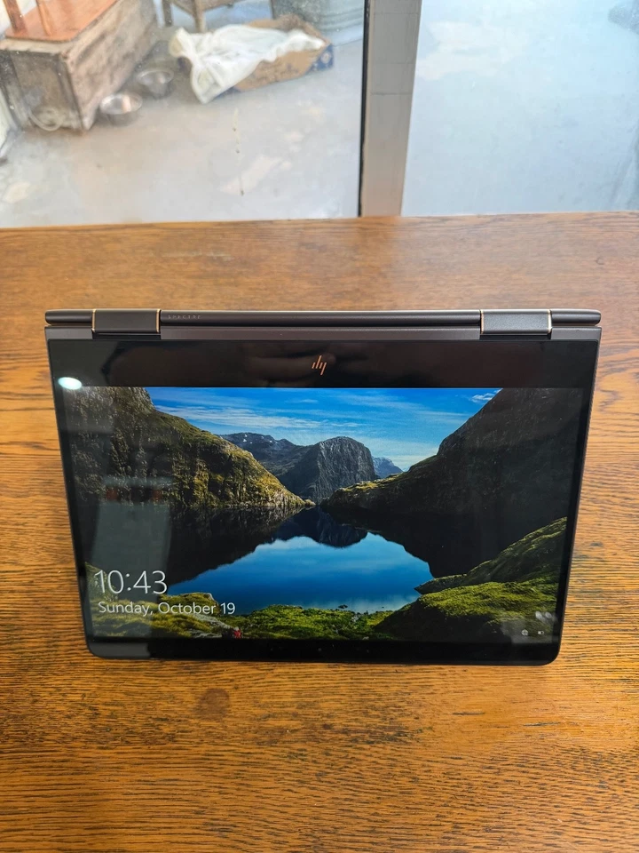 HP Spectre x360 2-in-1 Laptop i7 7th generation  - Image 3 of 4