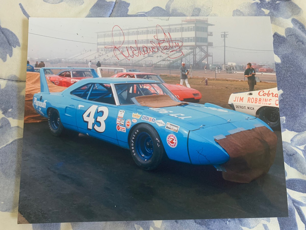Richard Petty autographed 8 x 10 Plymouth 1970 SuperBird