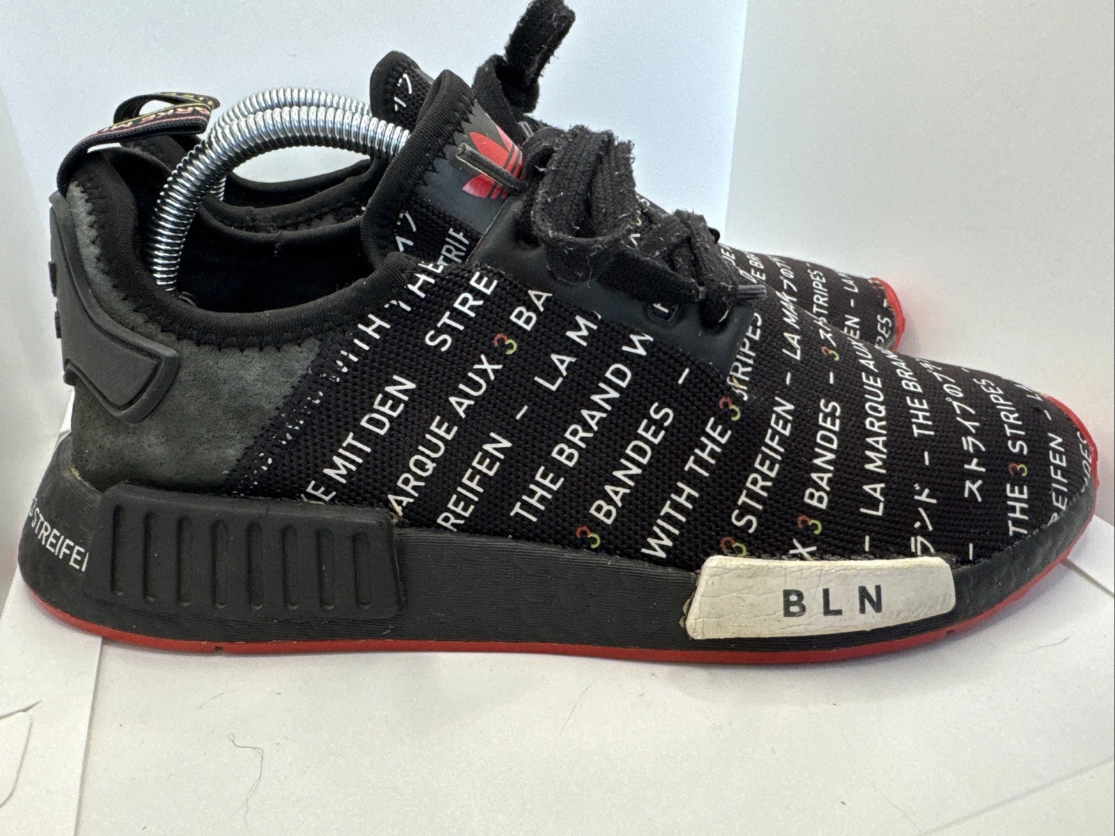 Adidas NMD R1. Berlino. Sneakers nere da ginnastica. EG6363. Taglia 9.