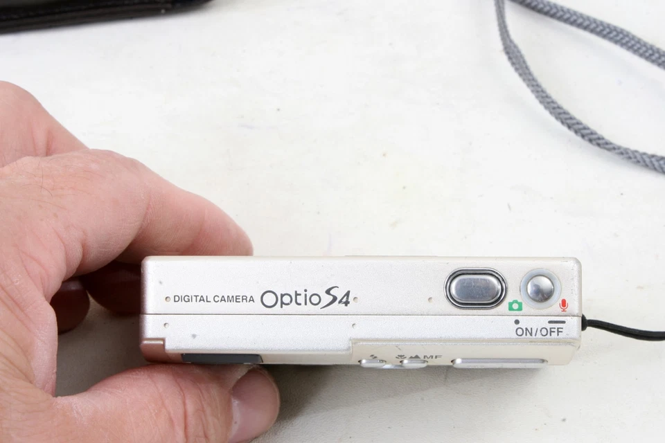 TESTED Pentax Optio S4 digital point&shoot camera 4.0mp, 256mb card, pouch -2003 - Image 4 of 4