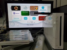 Nintendo Wii White Console Bundle RVL-001 w/ 1 Wii mote & 3 Games TESTED