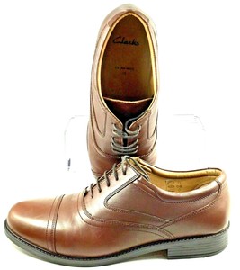 clarks wide shoes uk