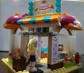 LEGO Friends Downtown Bakery (41006)- Complete RETIRED set and "Used" w/ Manual