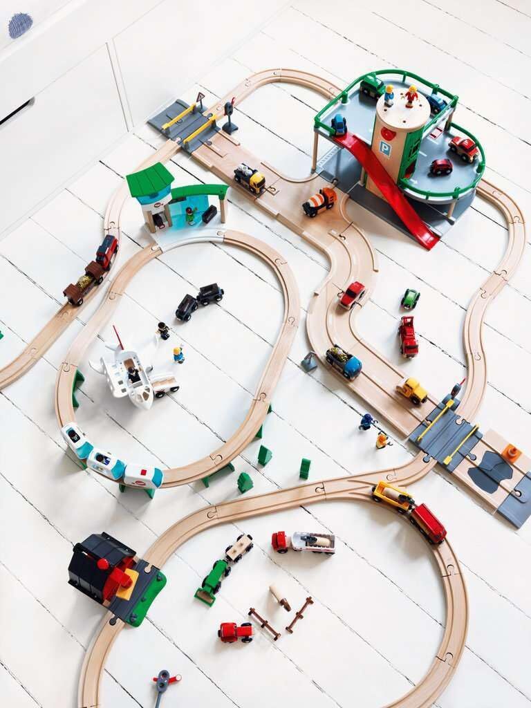 BRIO 33204 Parking Garage Toy Vehicle Set with Cars and Ramp