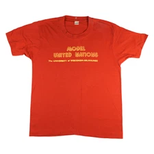 Vintage Model UN Shirt Mens Medium Large Red 80s United Nations Screen Stars USA
