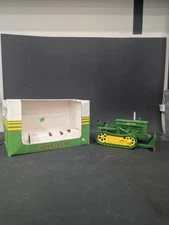 1/16 SpecCast John Deere MC Crawler With Steel Tracks And Box DieCast