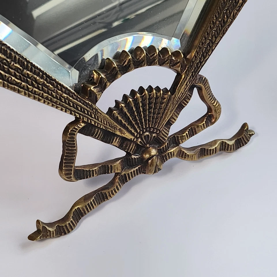 Antiguo espejo ventilador tocador de vidrio biselado mesa ornamentada francesa Hollywood Regency - Imagen 4 de 4