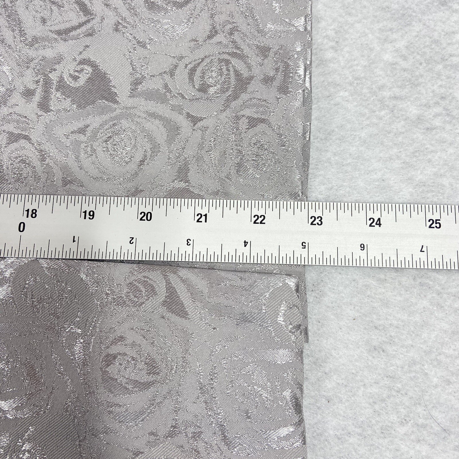 Le Suit 2PC Skirt Suit Women’s 8 Silver Double Breast Quilted Bow Shiny